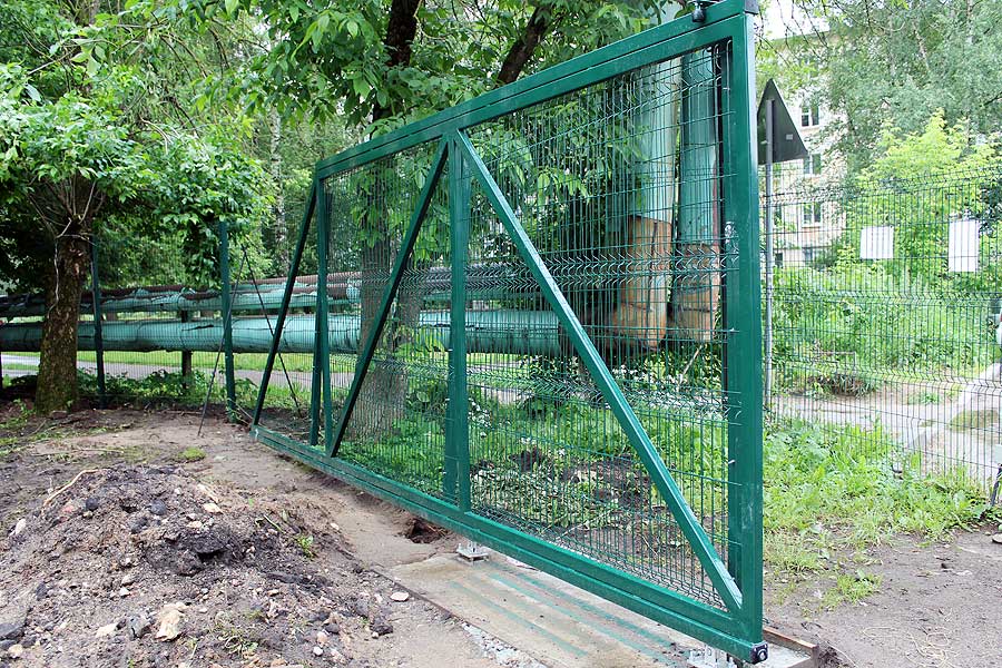 Новое панельное 3D-ограждение для школы в Заволжском районе Твери